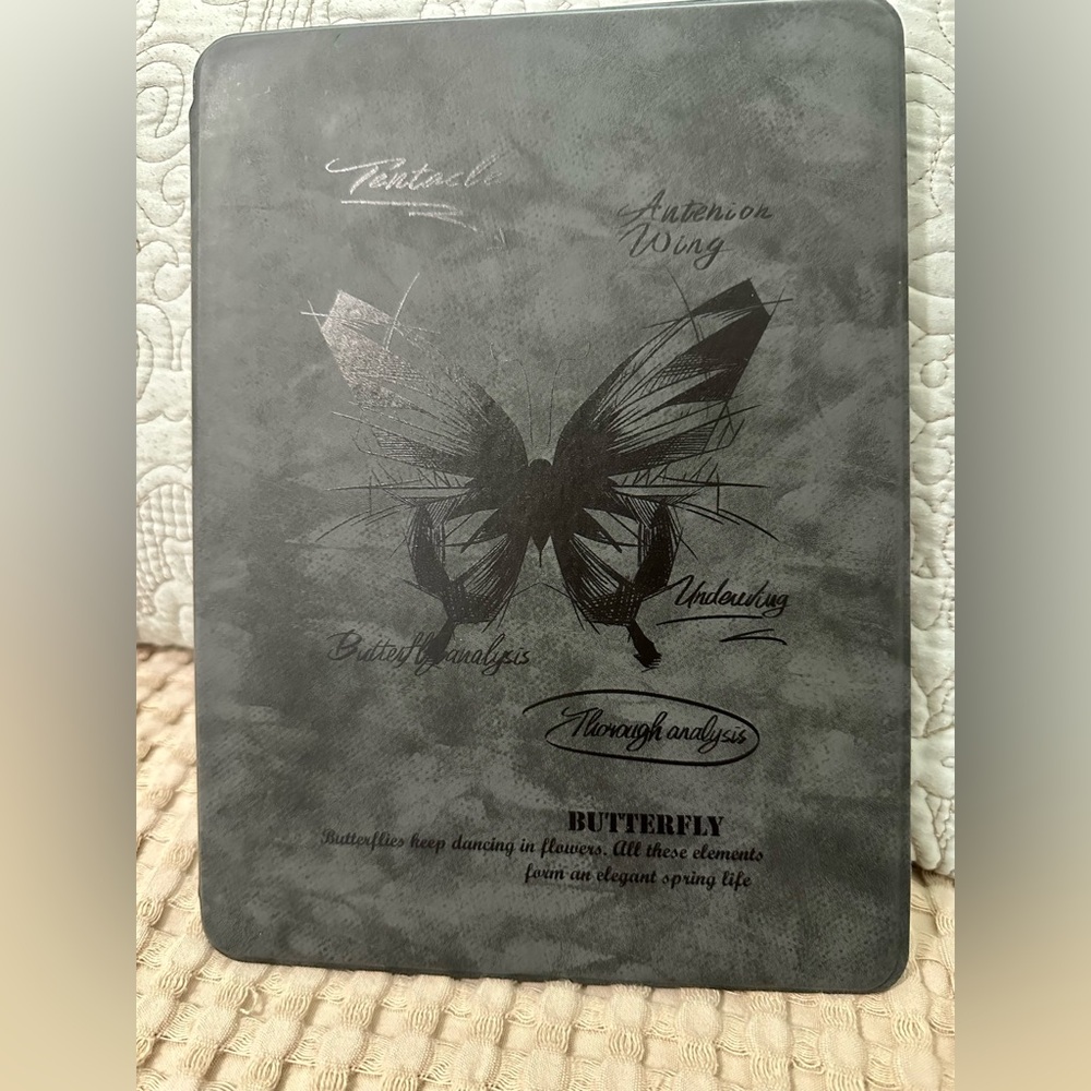 Butterfly Apple Black iPad 7th/8th/9th Case 360 Rotatable View Antishock
